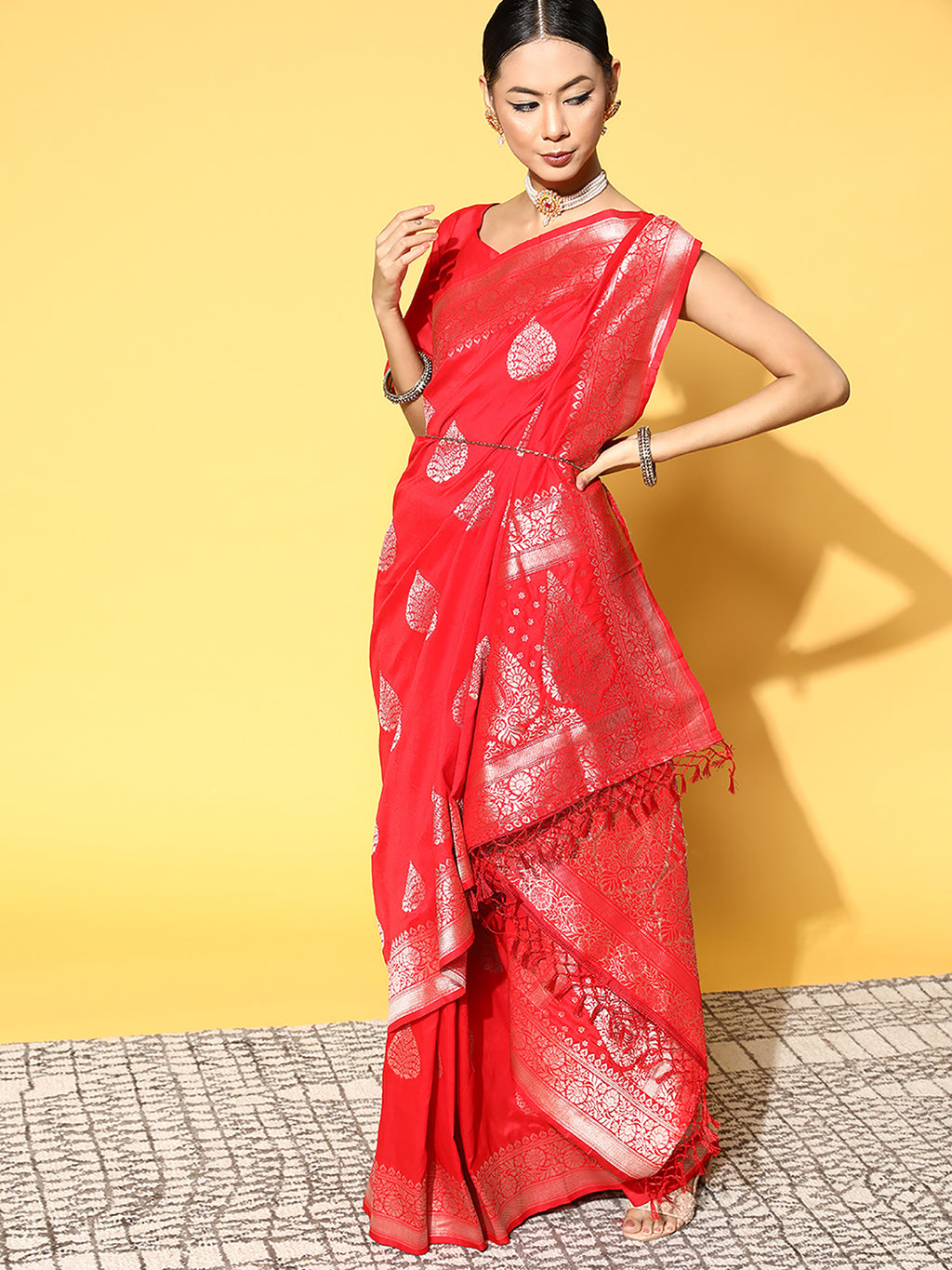 silk blend red wovendesign celebrity saree with blouse piece 2pakhi4101