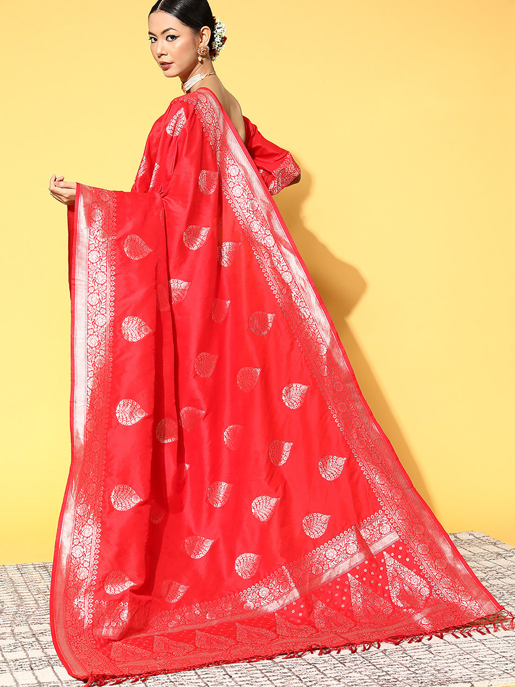 silk blend red wovendesign celebrity saree with blouse piece 2pakhi4101