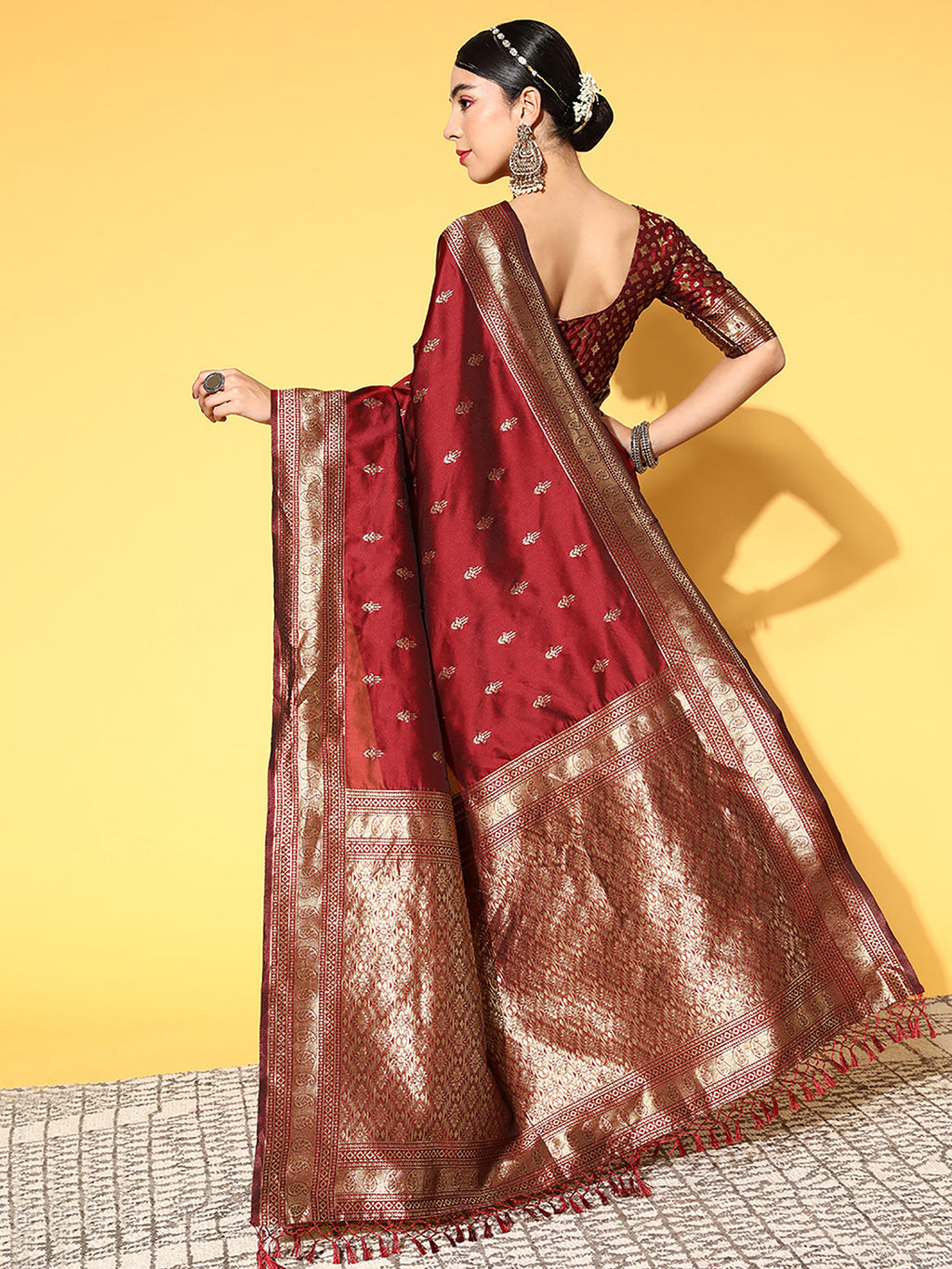 silk blend coffeebrown wovendesign celebrity saree with blouse piece 2pakhi4103