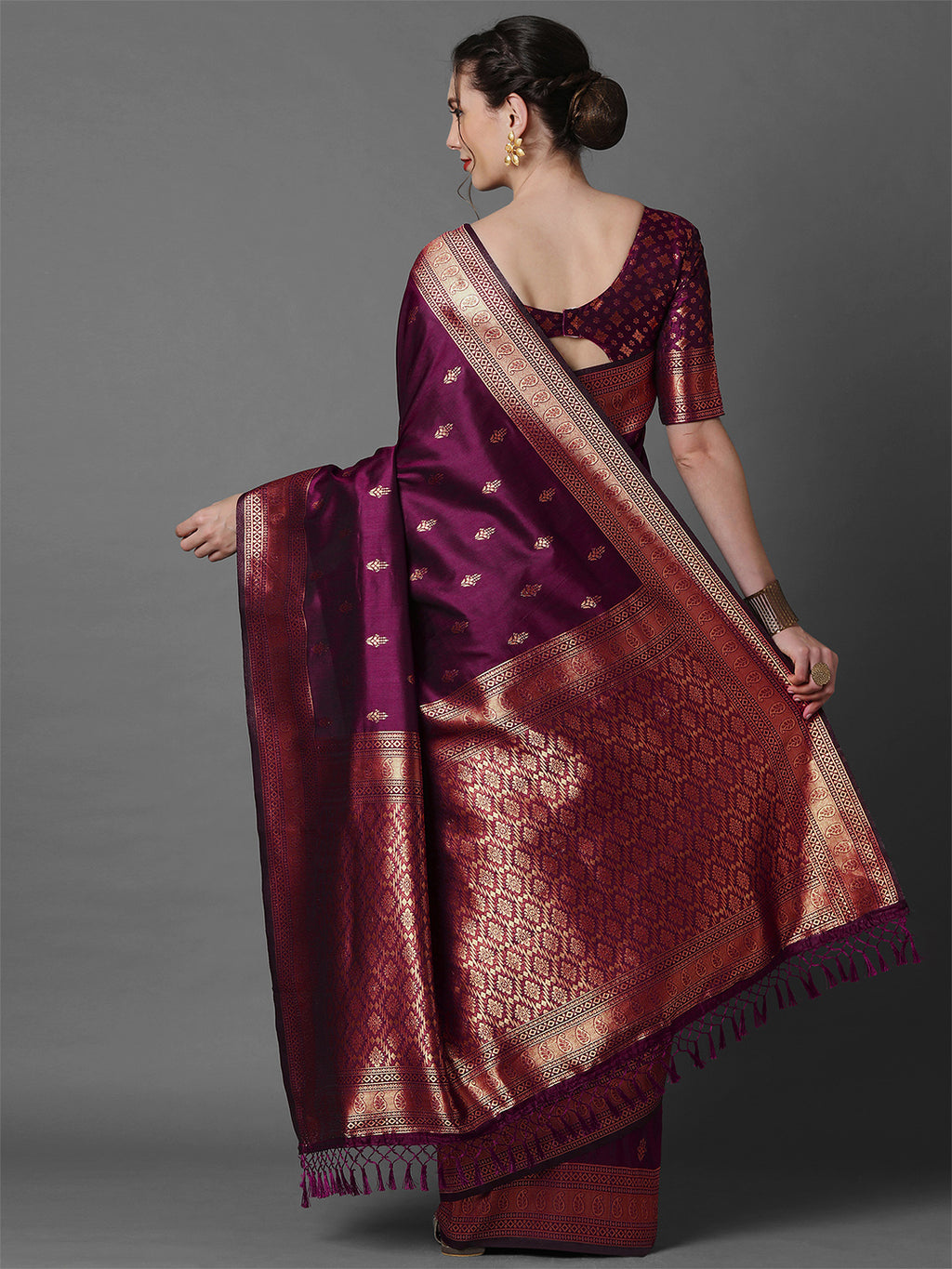 silk blend magenta wovendesign designer saree with blouse piece 2pakhi4103b