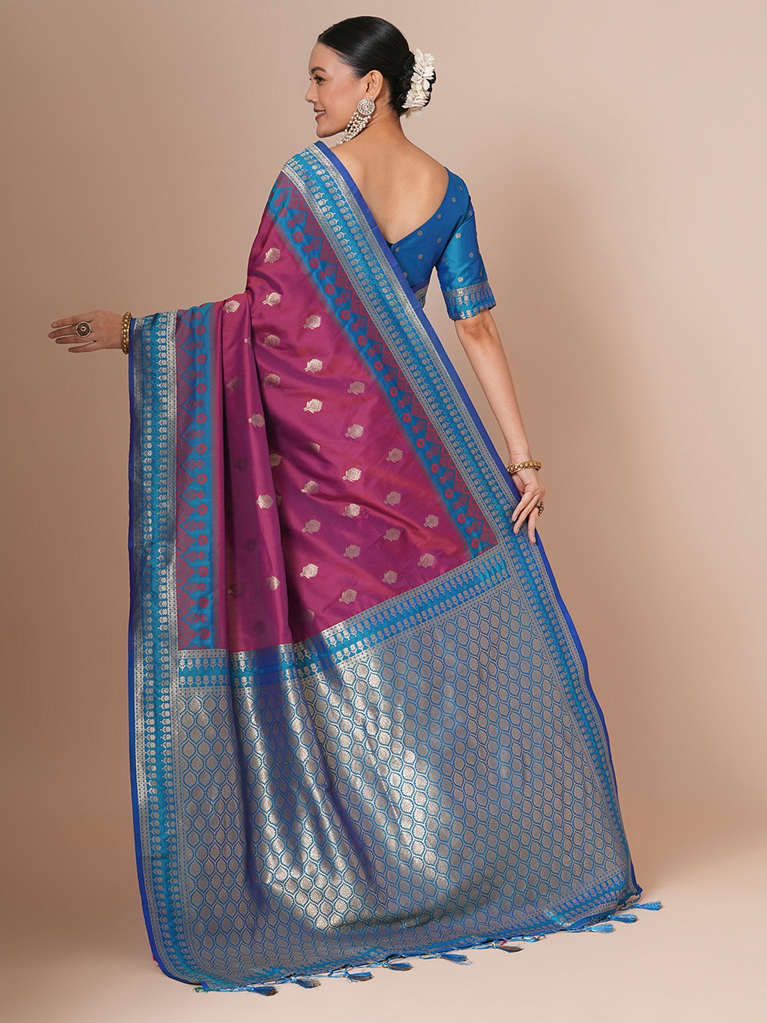 silk blend magenta woven design designer saree with blouse piece 31pakhi3105