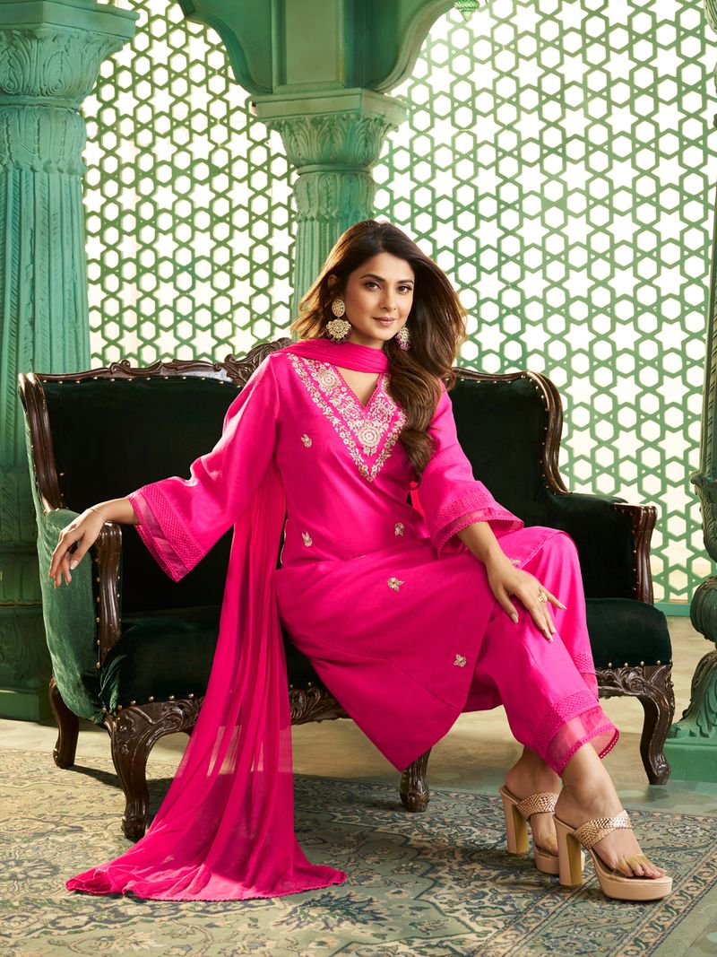 pink embroidered kurta set 1
