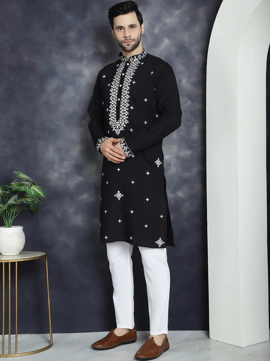 mens embroidered kurta with pyjama black