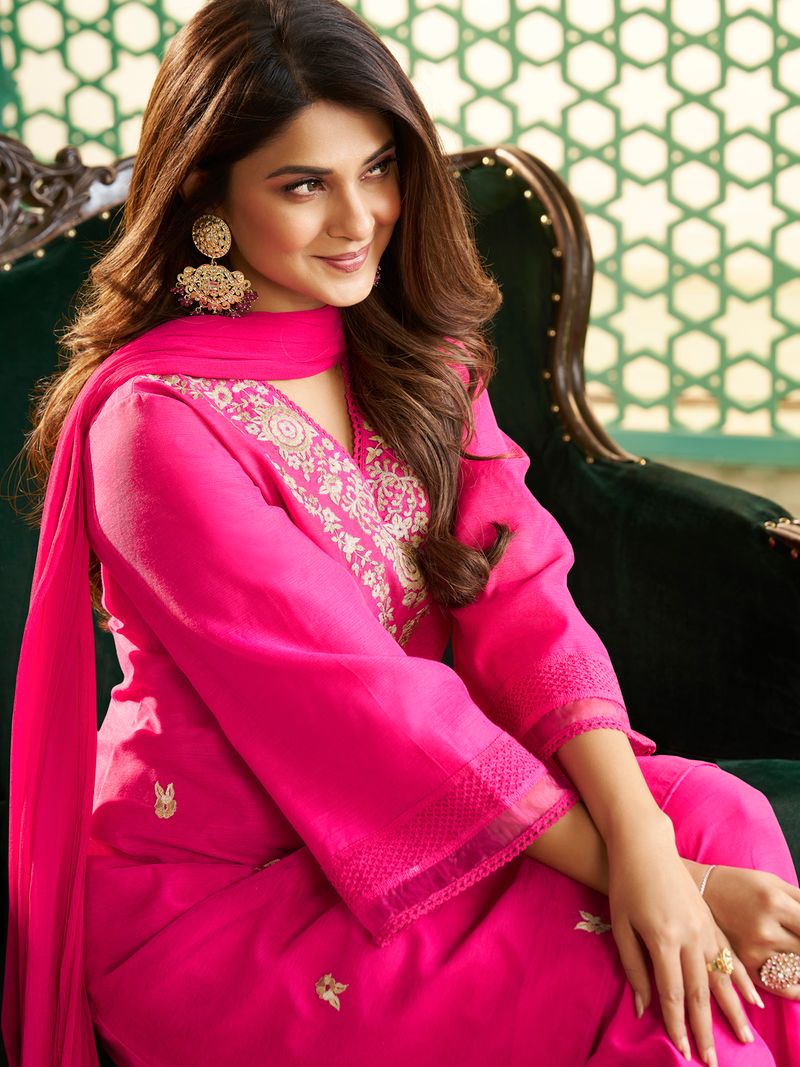 pink embroidered kurta set 1