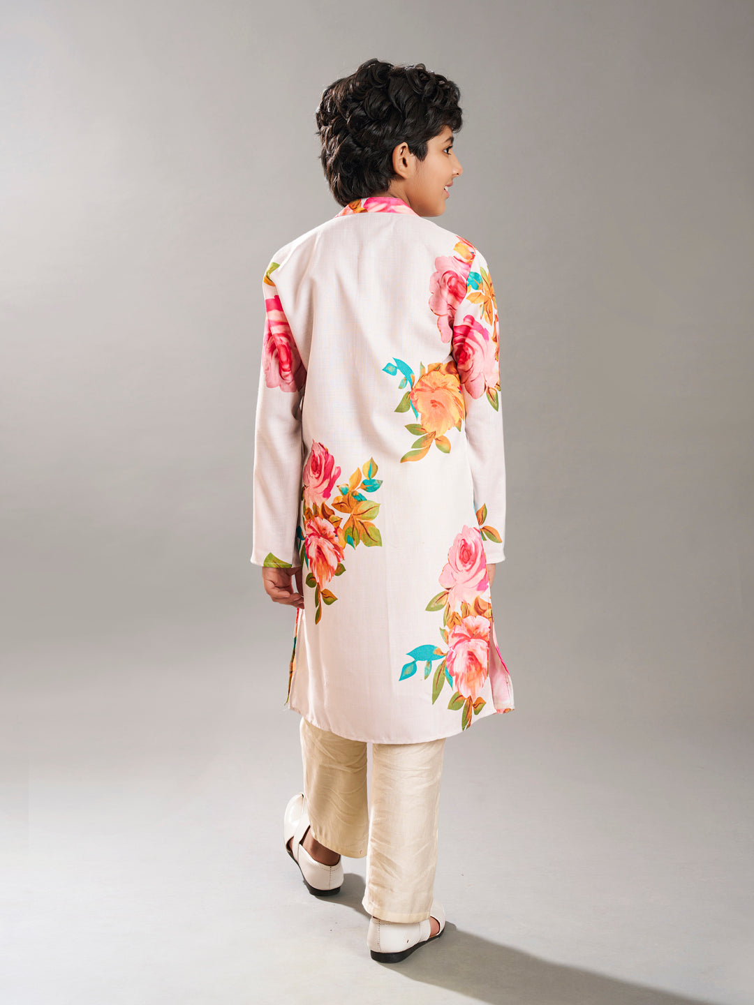 full sleeves floral print straight cut kurta with pyjama offwhite