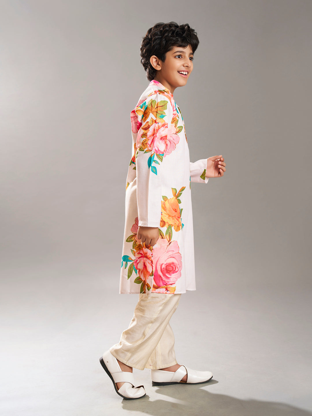 full sleeves floral print straight cut kurta with pyjama offwhite